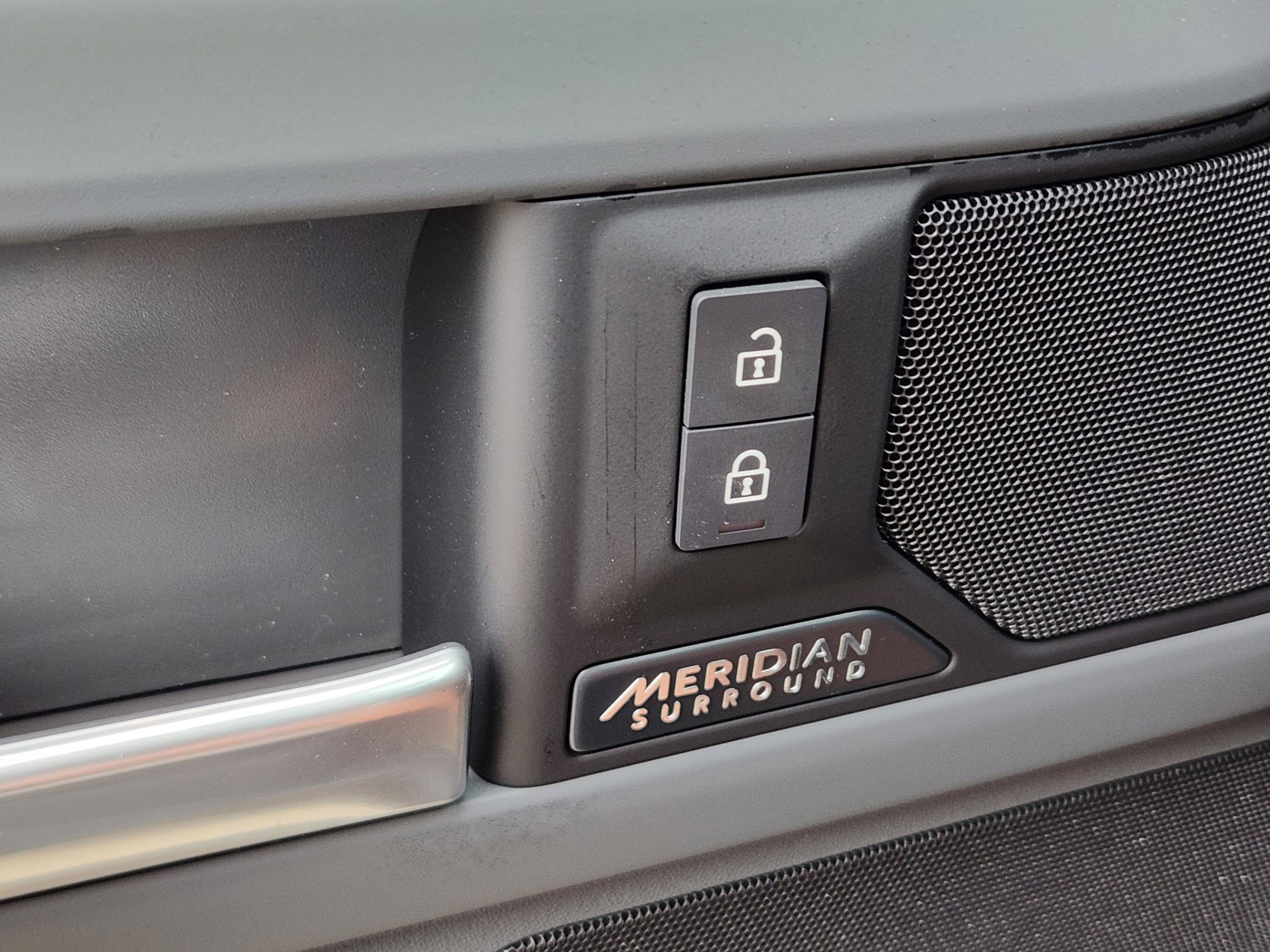 New 2026 Land Rover Defender 130 X-Dynamic SE AWD/4WD image 18