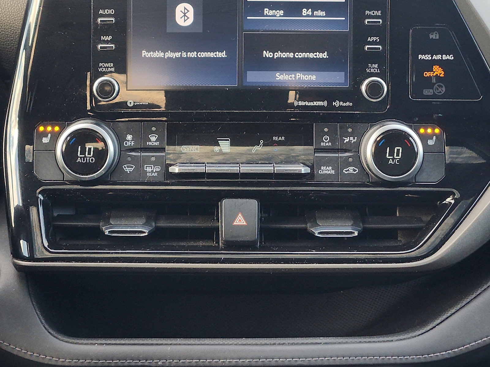 Used 2021 Toyota Highlander XLE AWD/4WD image 17