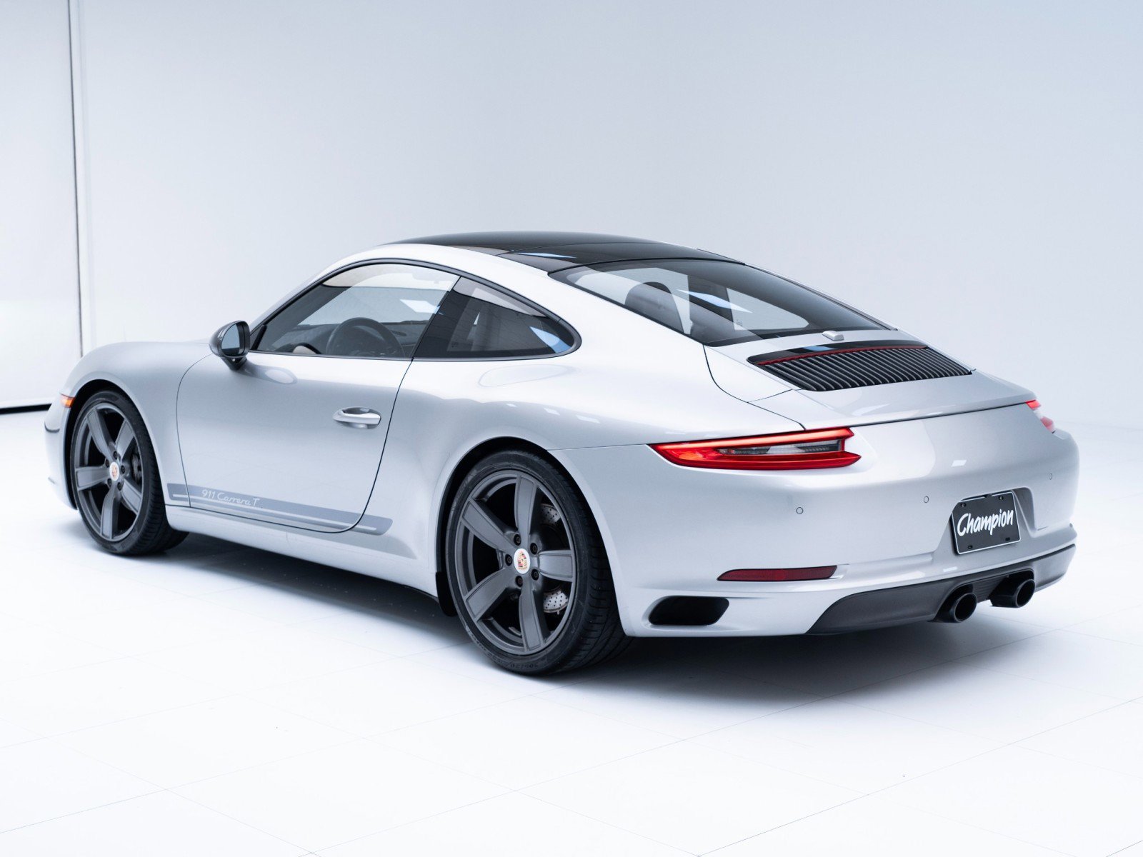 Certified 2018 Porsche 911 Carrera T image 3
