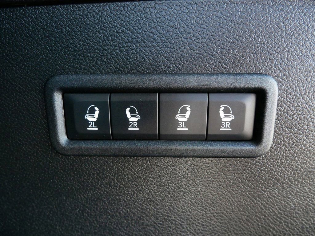 Used 2023 Jeep Wagoneer Series III w/ Flexible Seating Group image 21