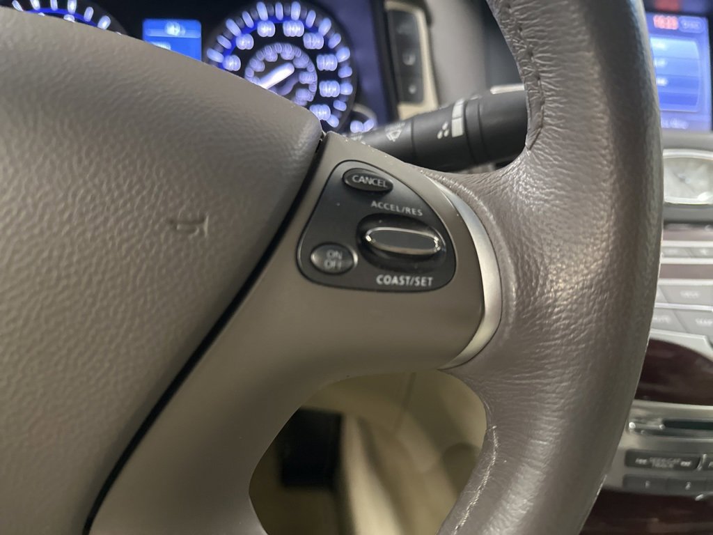 Used 2015 INFINITI Q70 L 3.7 image 25
