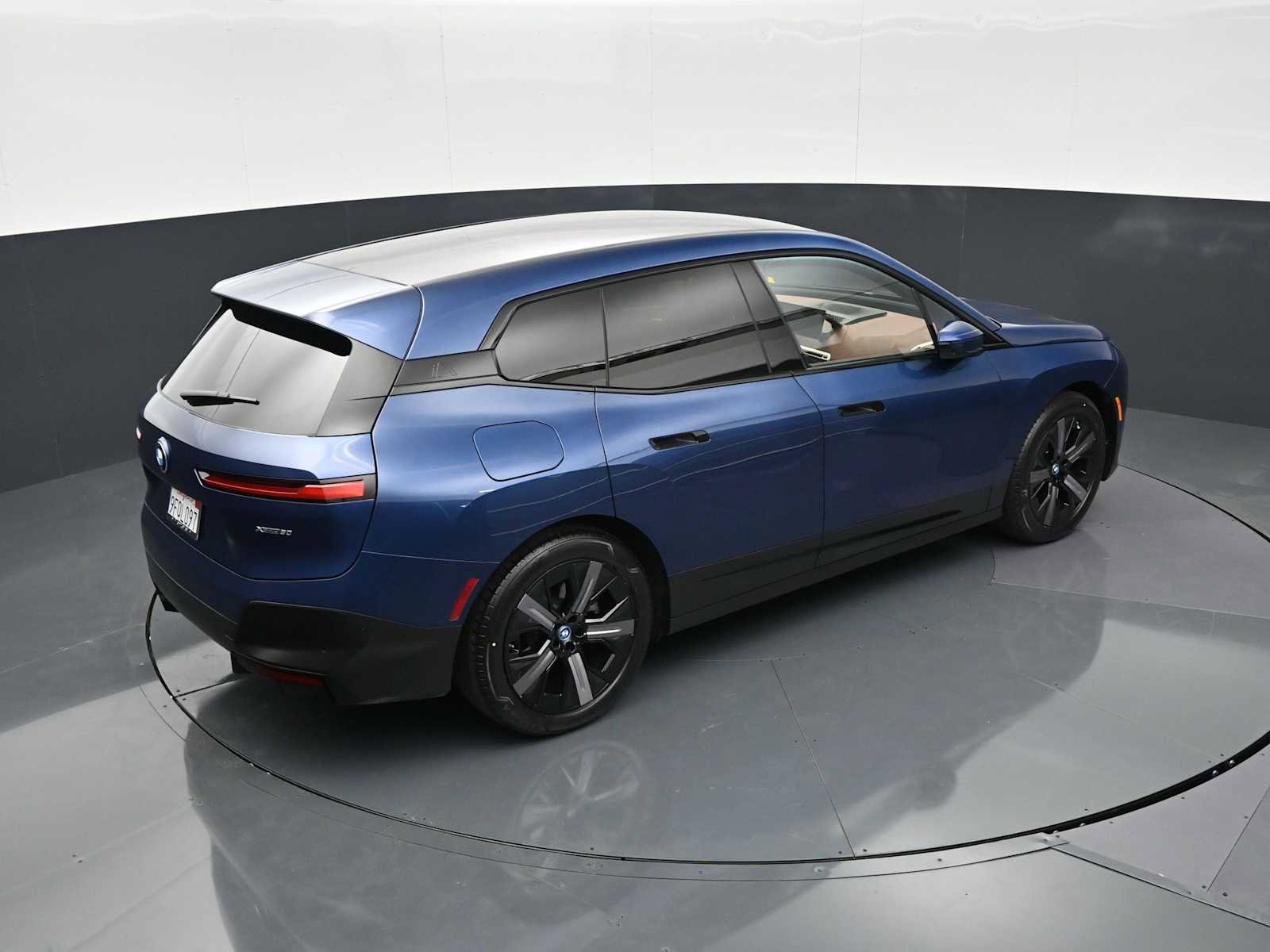 Certified 2023 BMW iX xDrive50 w/ Premium Package AWD/4WD image 21
