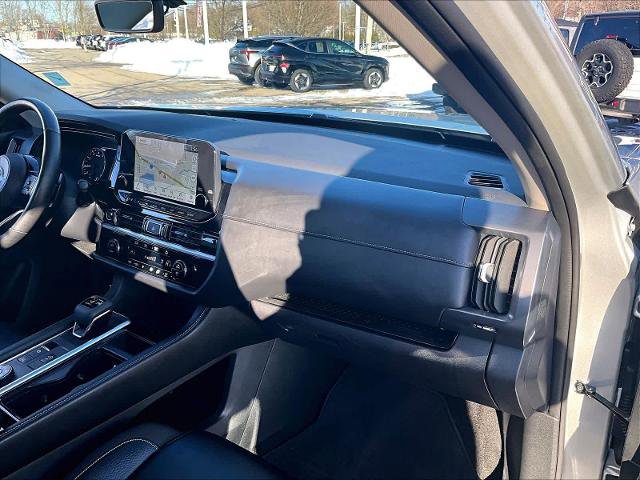 Certified 2024 Nissan Pathfinder SL image 13