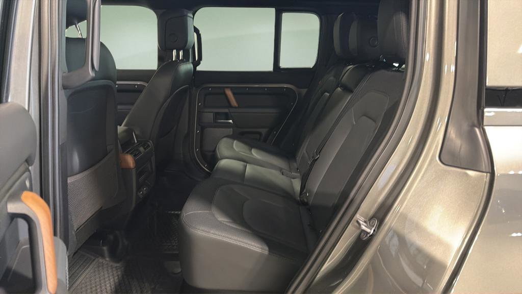 Used 2023 Land Rover Defender 110 X-Dynamic SE AWD/4WD image 15