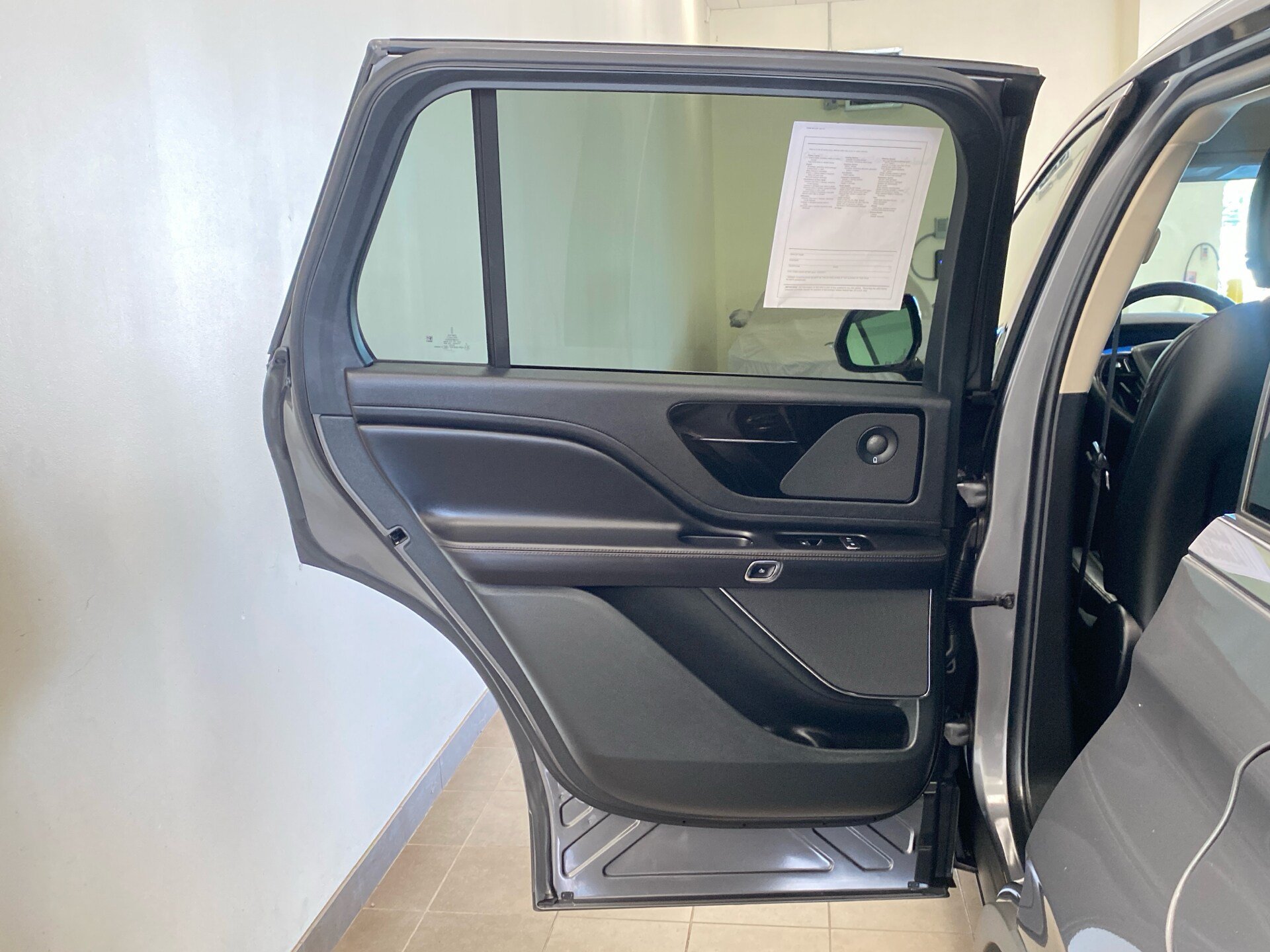 Used 2023 Lincoln Aviator Reserve w/ Equipment Group 201A AWD/4WD image 8