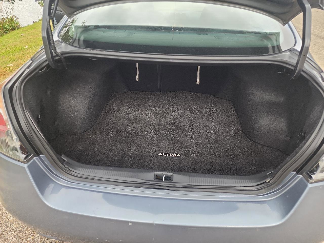 Used 2011 Nissan Altima 3.5 SR w/ 3.5SR Premium Pkg image 18