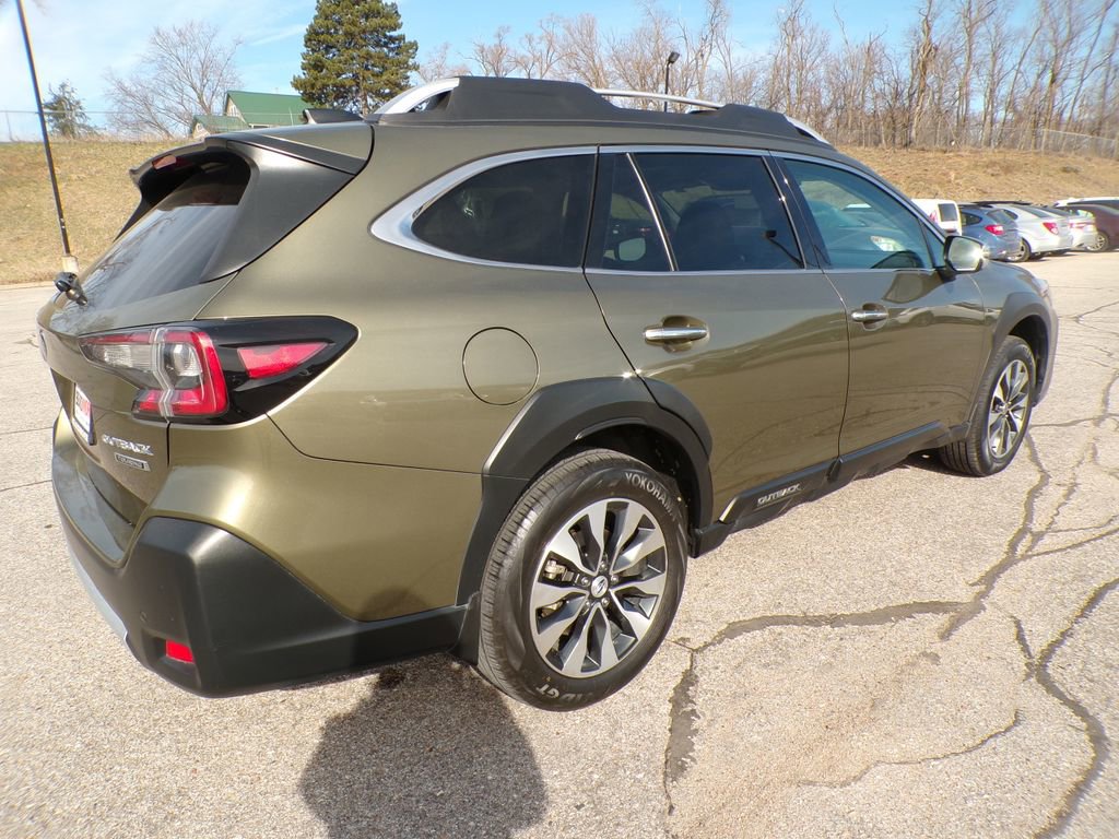 Used 2023 Subaru Outback Touring AWD/4WD image 4