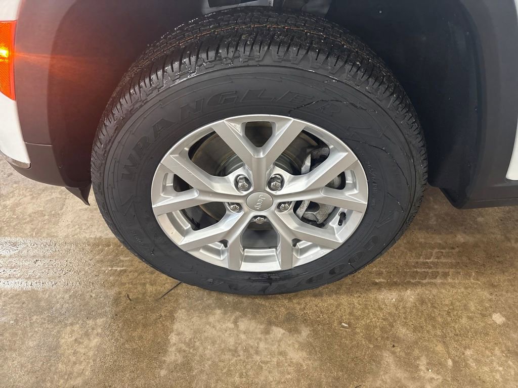 Certified 2023 Jeep Grand Cherokee L Limited image 11