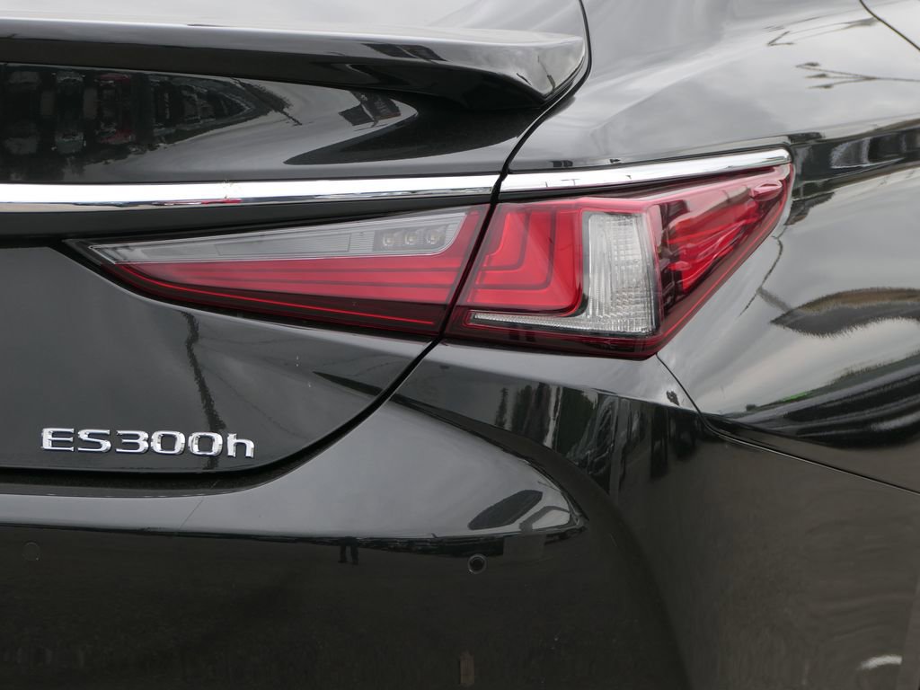 Used 2024 Lexus ES 300h w/ Premium Package FWD image 5