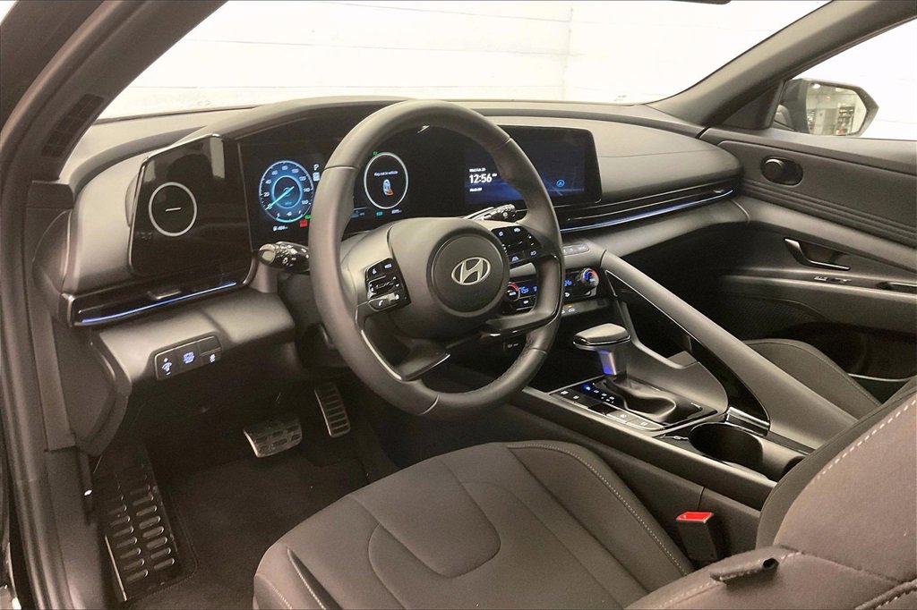 Certified 2025 Hyundai Elantra SEL image 12