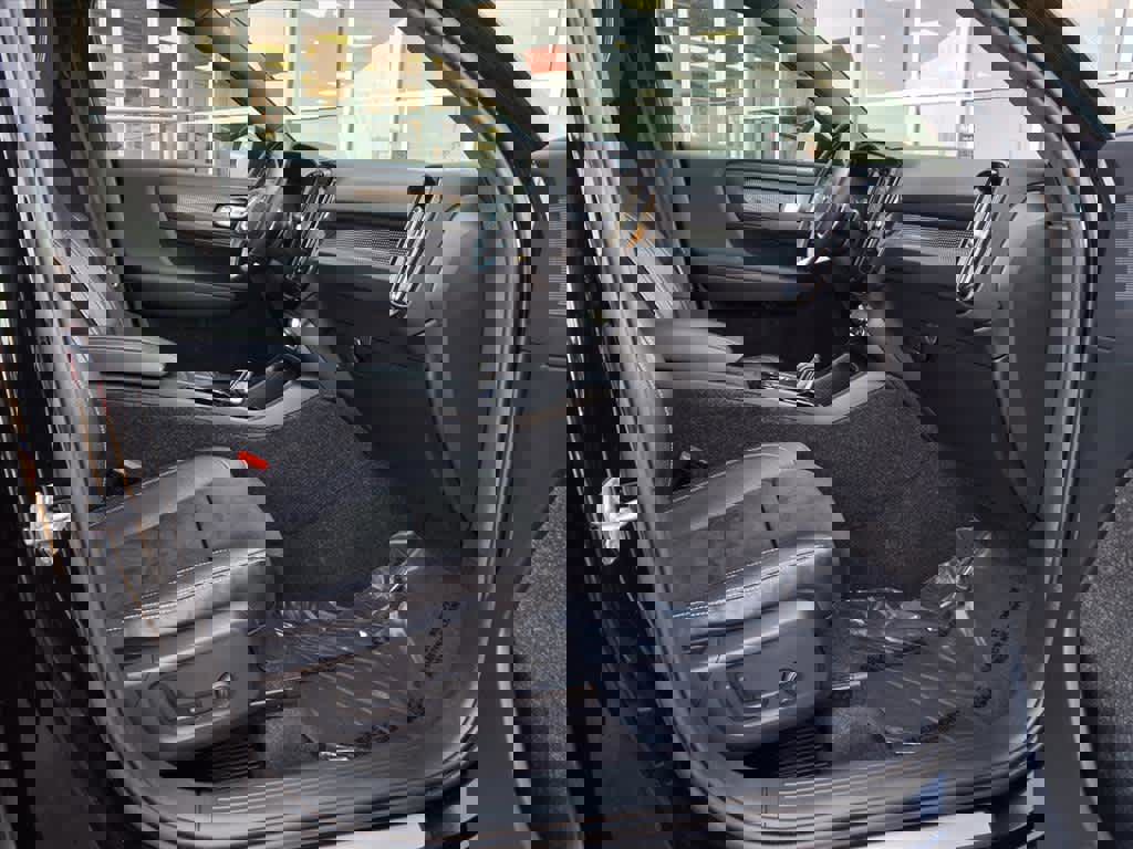 Used 2019 Volvo XC40 T5 R-Design image 20