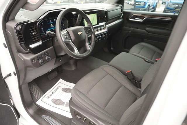 Used 2023 Chevrolet Silverado 1500 LT AWD/4WD image 8