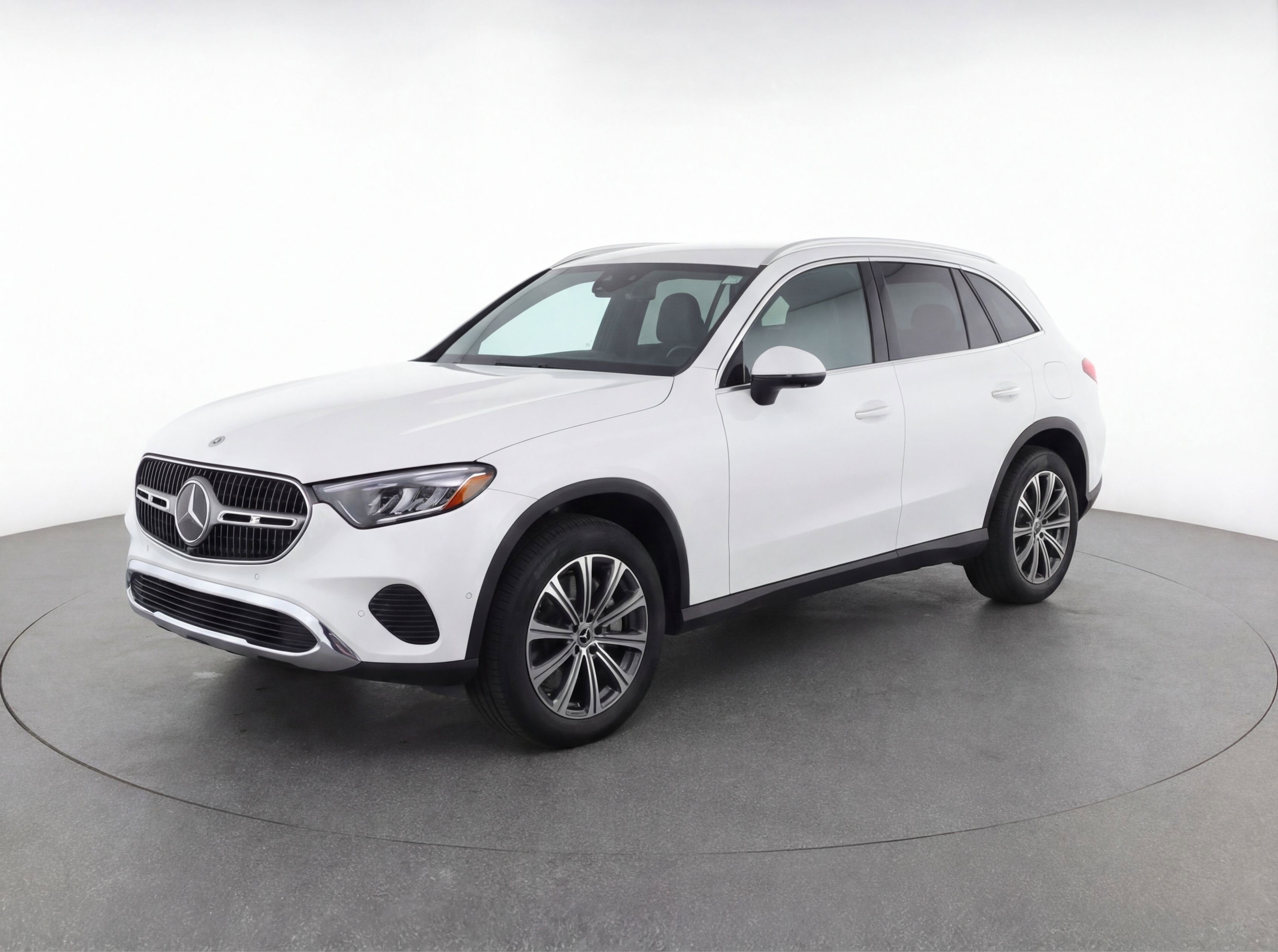 Used 2024 Mercedes-Benz GLC 300 4MATIC image 3