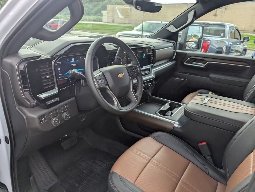 Used 2026 Chevrolet Silverado 3500 High Country w/ High Country Premium Package AWD/4WD image 10