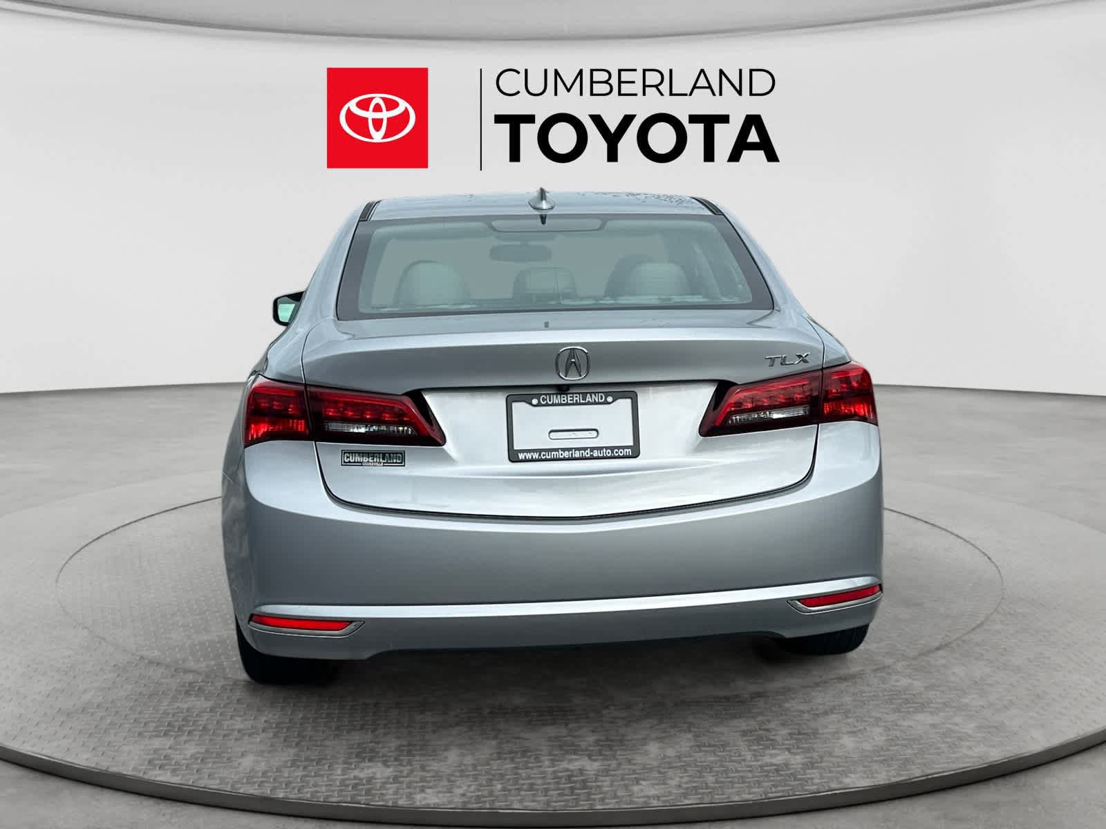 Used 2017 Acura TLX FWD image 4