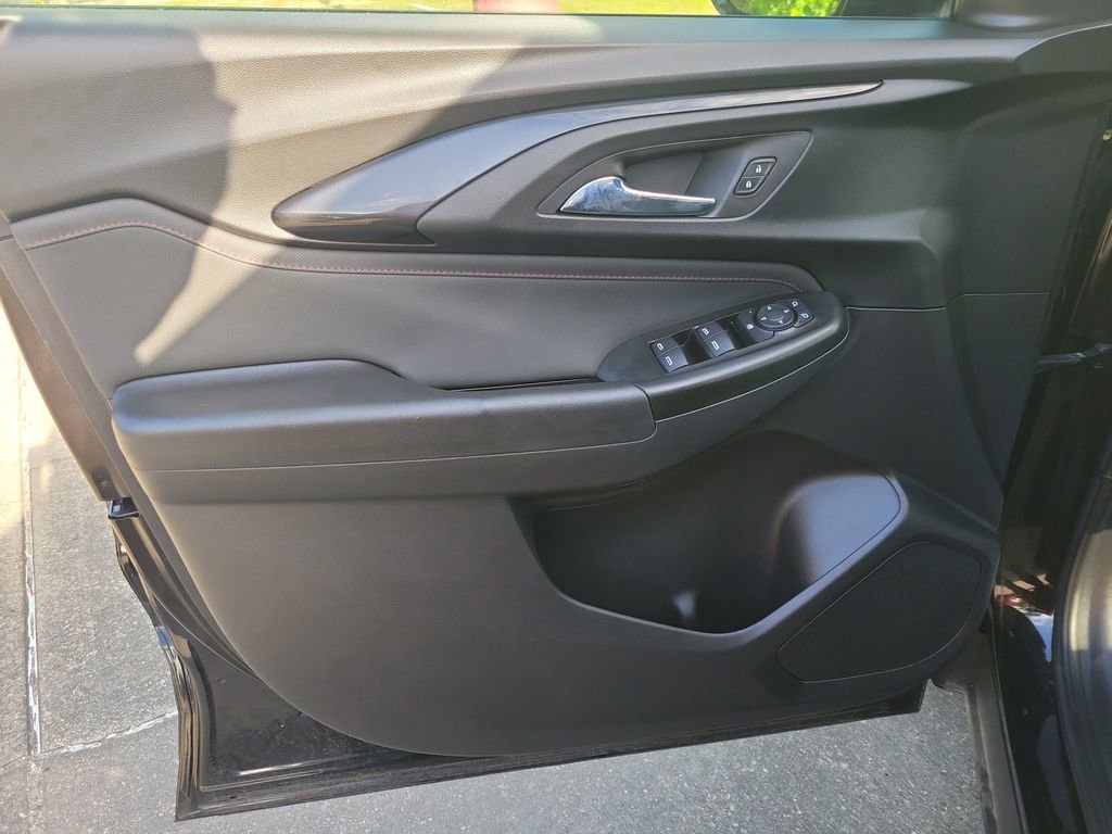 Used 2022 Chevrolet TrailBlazer RS FWD image 13