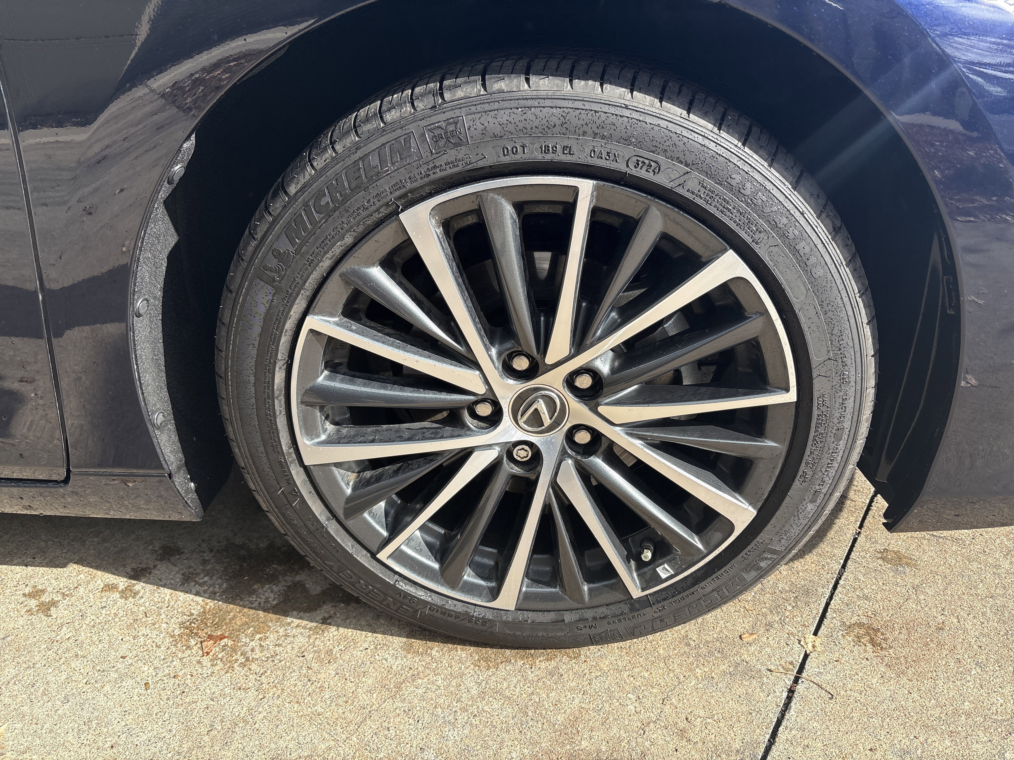 Certified 2025 Lexus ES 350 w/ Premium Package image 13