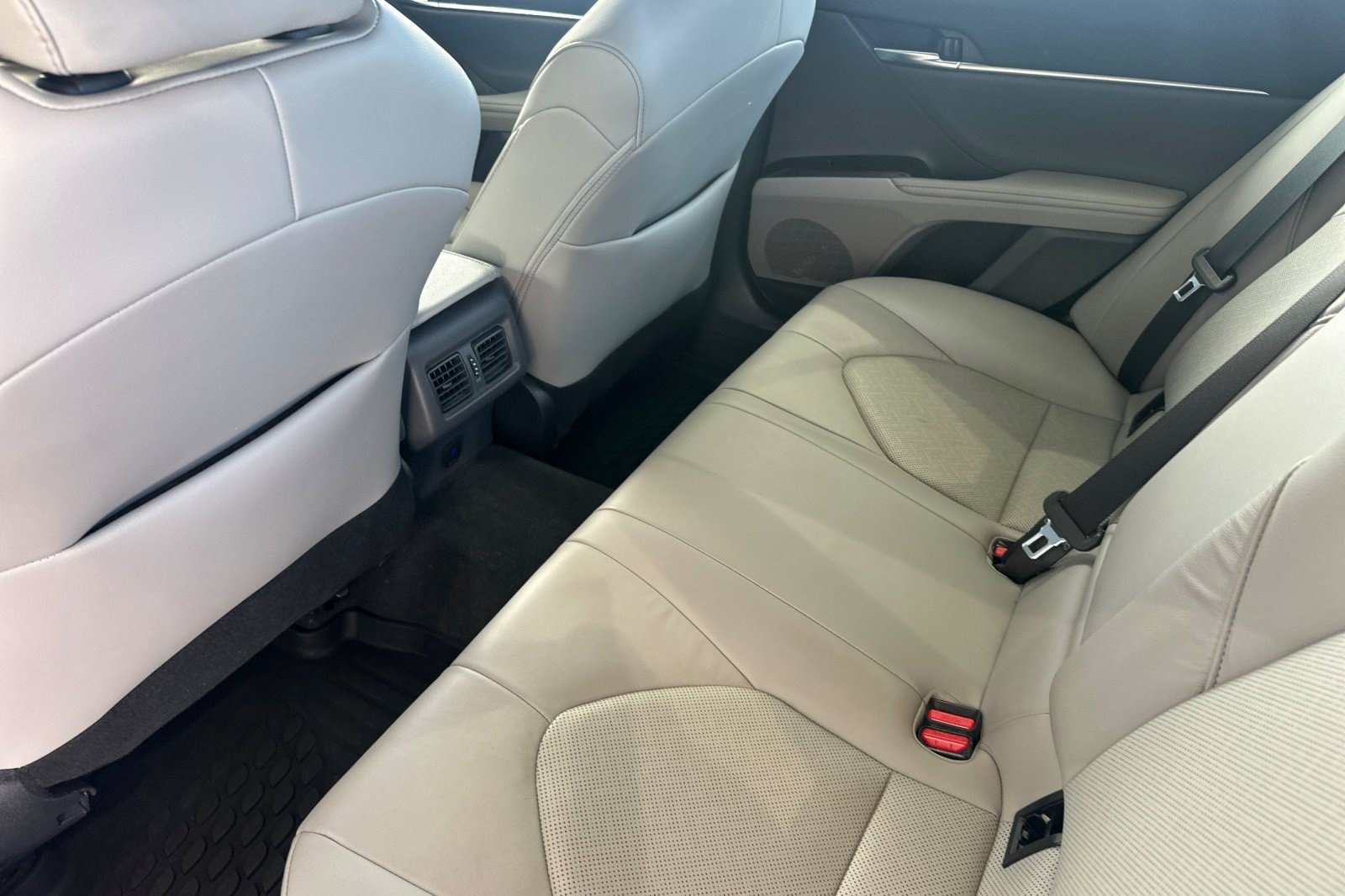 Used 2024 Toyota Camry XLE AWD/4WD image 15
