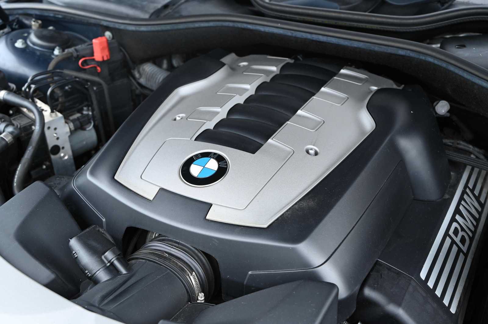 Used 2007 BMW 750i RWD image 19