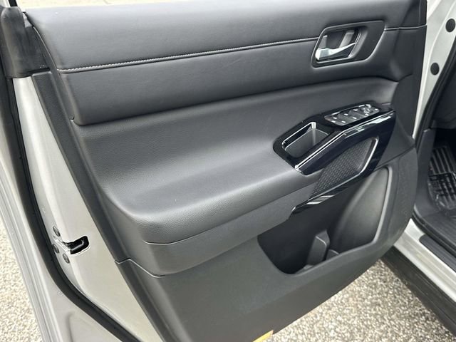 Used 2022 Nissan Pathfinder SV w/ SV Black Package image 17