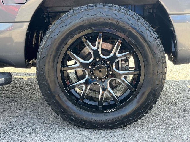 Used 2019 Nissan Titan SL RWD image 11