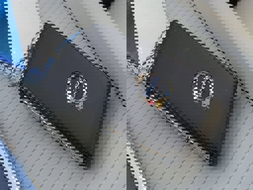 Used 2025 Volvo XC60 T8 Core w/ Protection Package Premier image 33