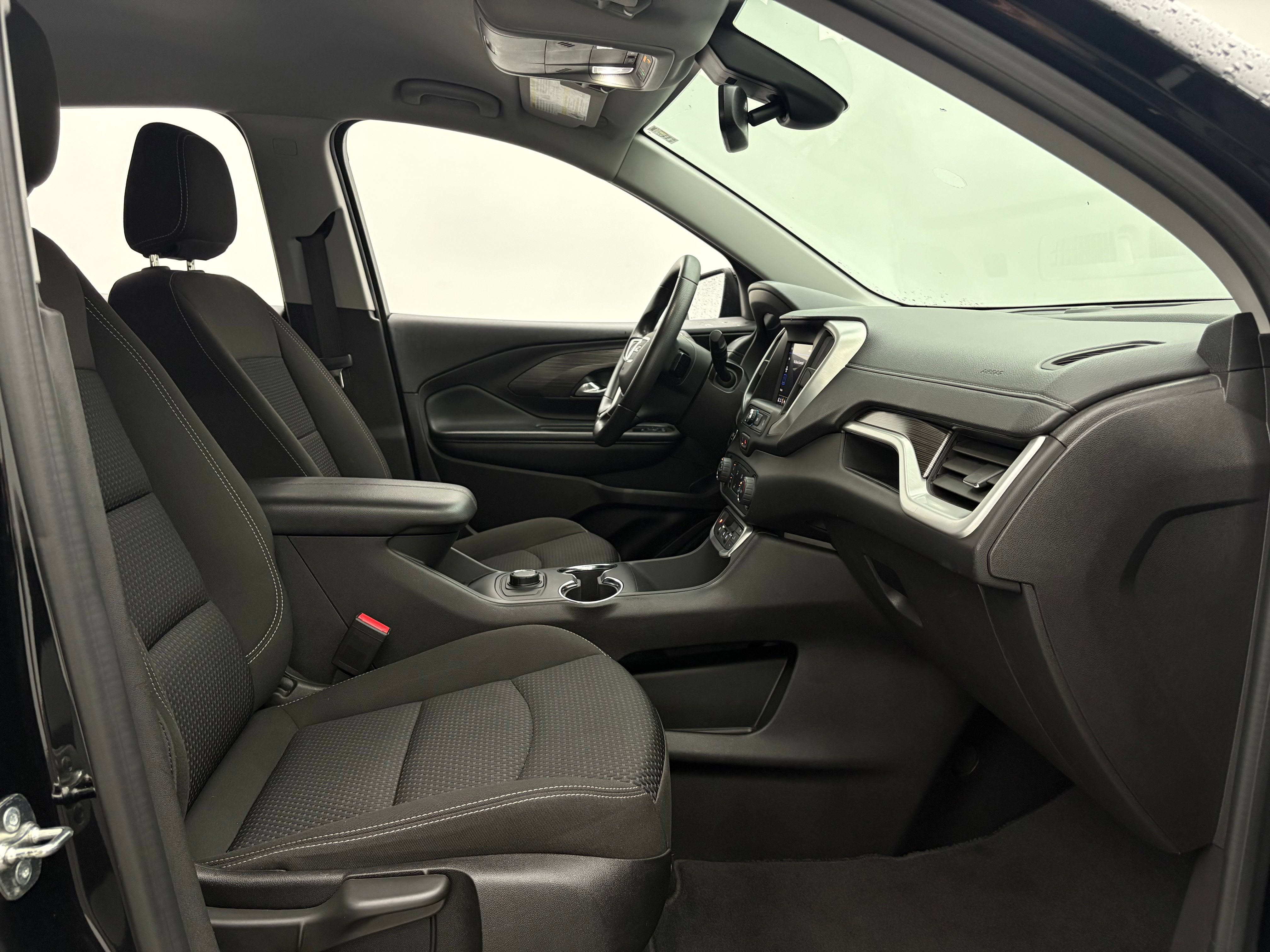 Used 2024 GMC Terrain SLE AWD/4WD image 30