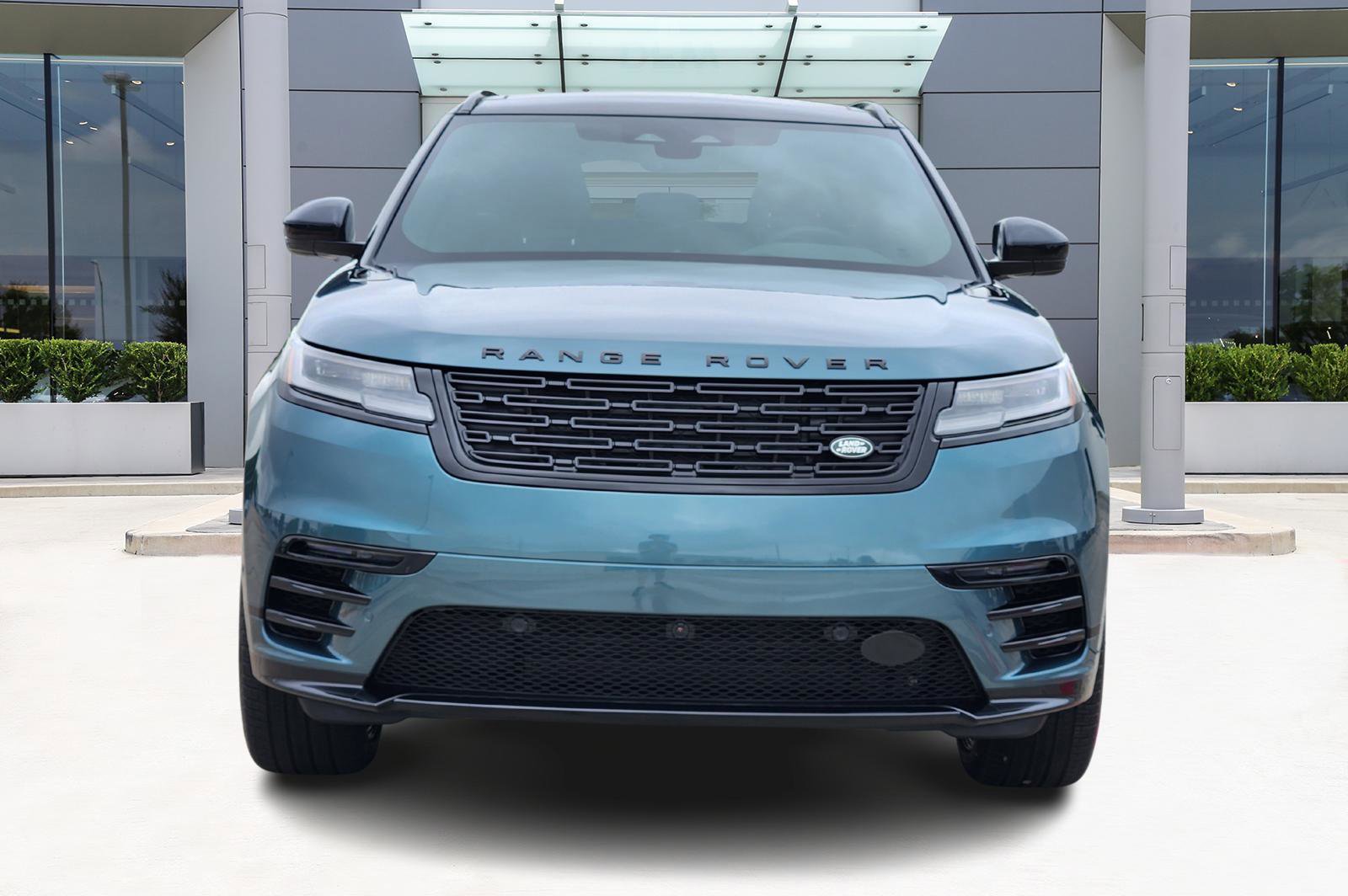 New 2026 Land Rover Range Rover Velar Dynamic SE image 2