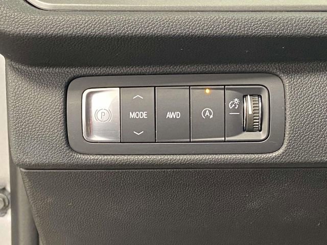 Used 2025 Chevrolet Traverse LT image 17