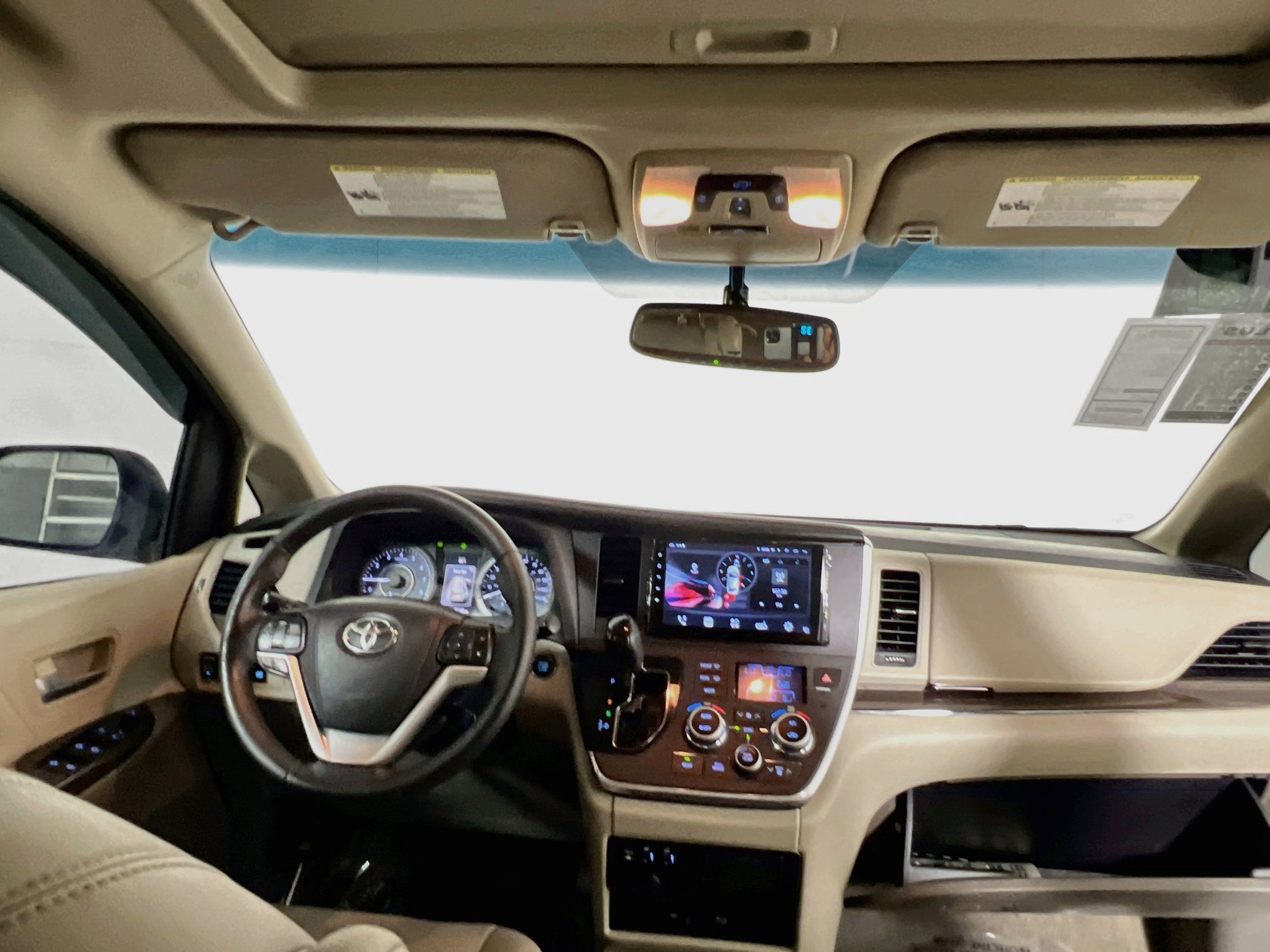 Used 2017 Toyota Sienna Limited FWD image 30
