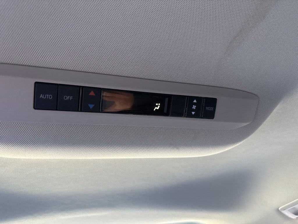 Used 2026 Toyota Sienna LE FWD image 14