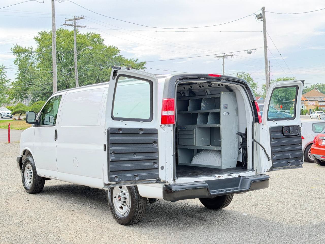 Used 2019 GMC Savana 3500 RWD image 25
