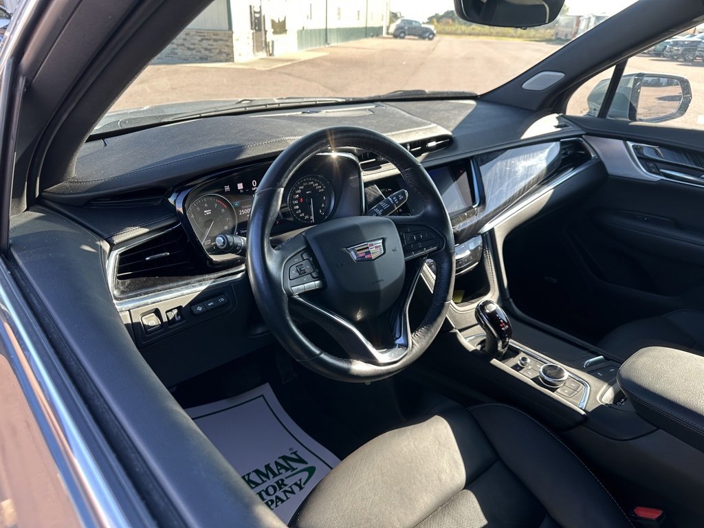 Used 2024 Cadillac XT6 Premium Luxury image 2