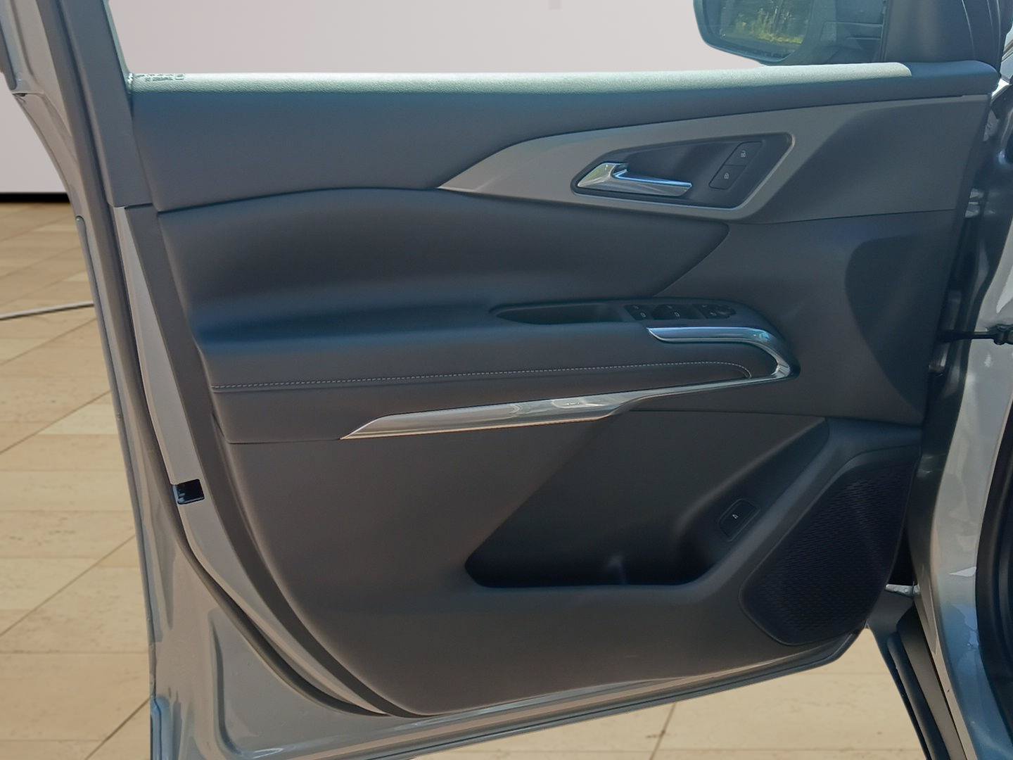 New 2027 Chevrolet Traverse LT w/ Driver Confidence Package FWD image 6