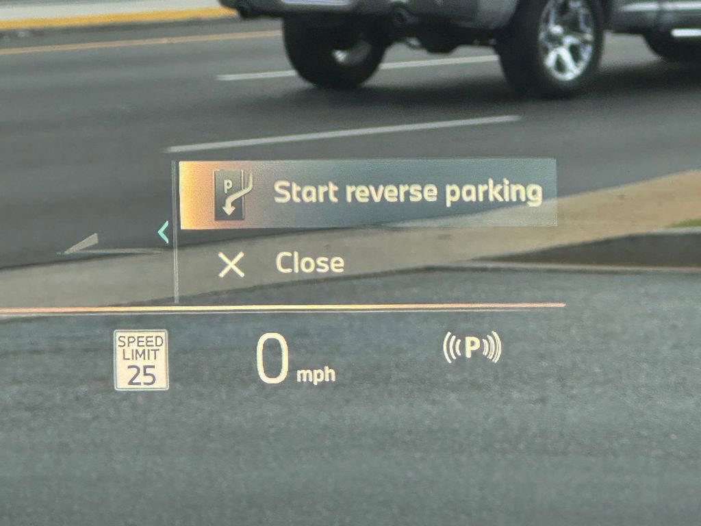 Used 2025 BMW X5 xDrive40i w/ M Sport Package image 24