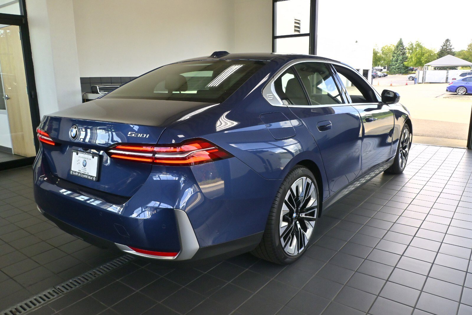 Used 2025 BMW 530i xDrive image 2