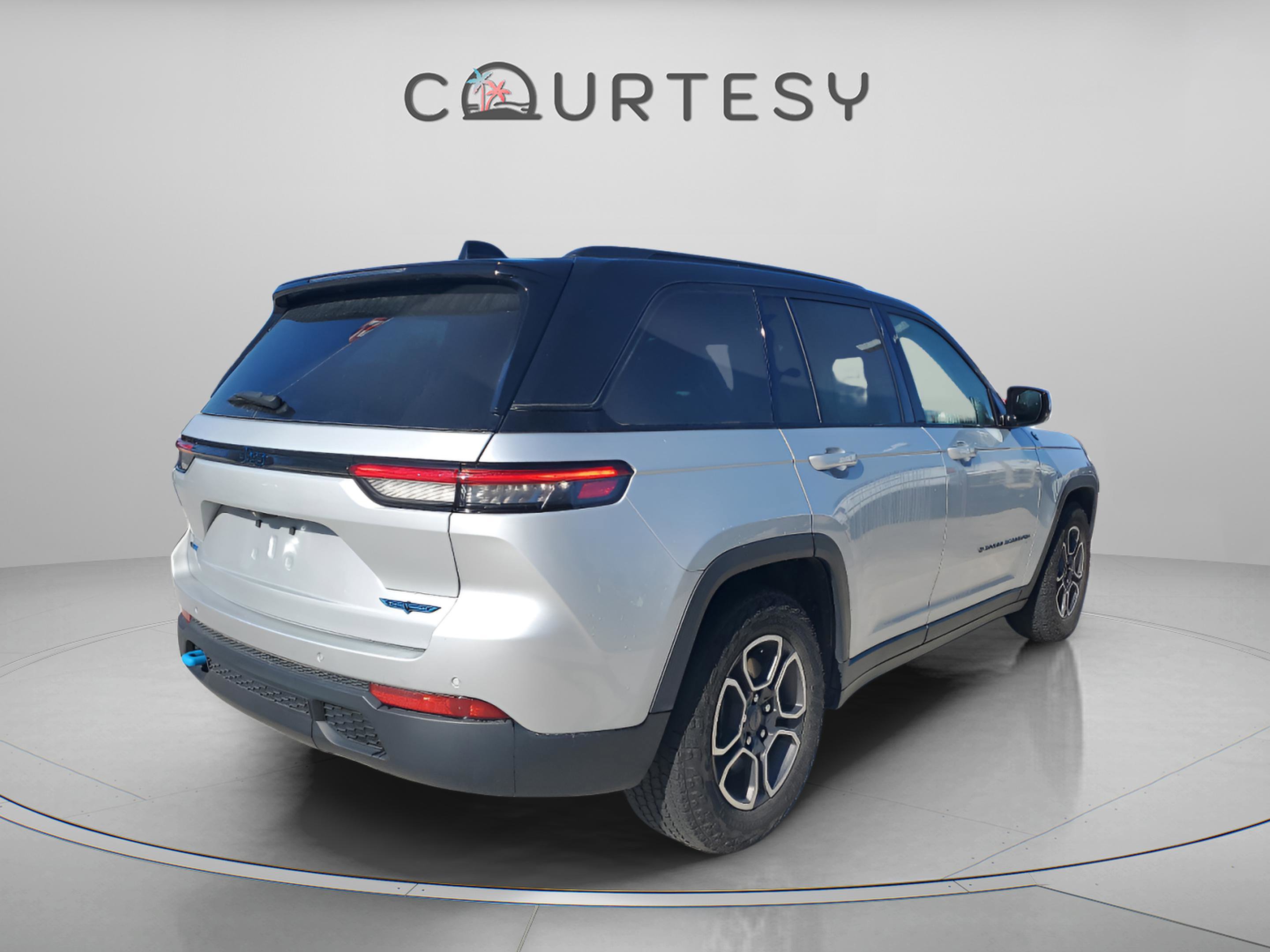 Certified 2022 Jeep Grand Cherokee Trailhawk image 3