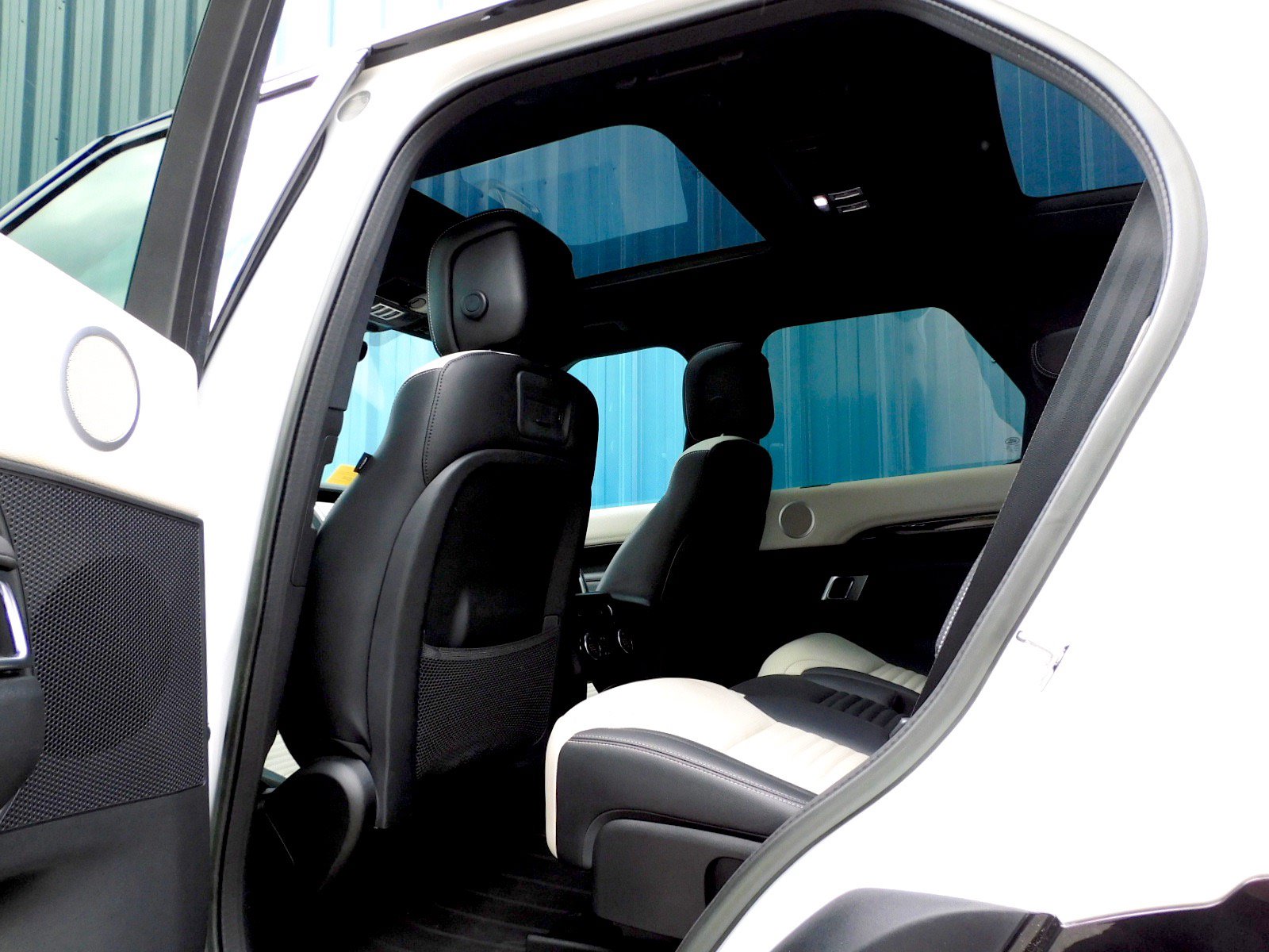Used 2023 Land Rover Discovery S R-Dynamic AWD/4WD image 15