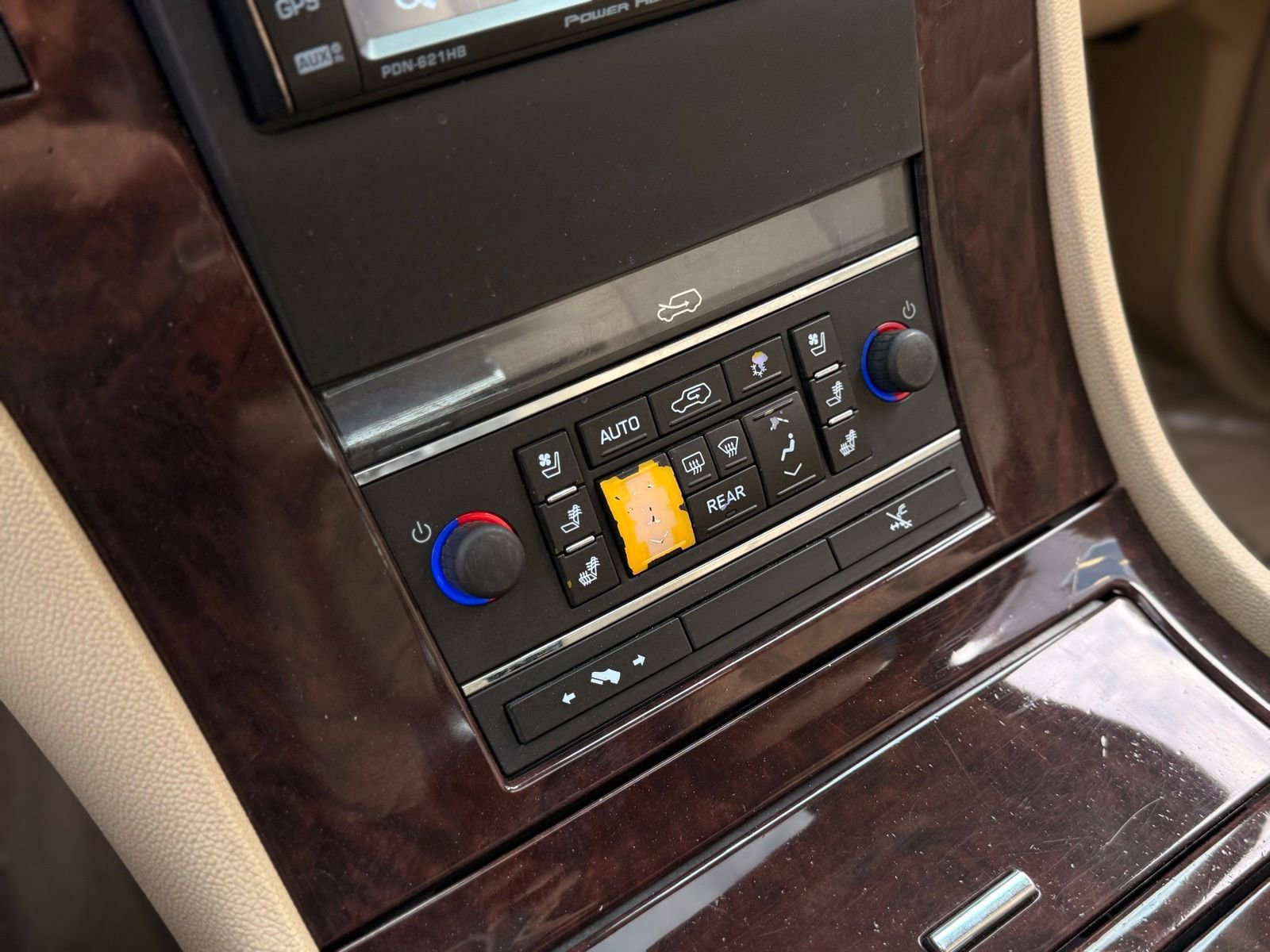 Used 2012 Cadillac Escalade ESV Luxury image 38