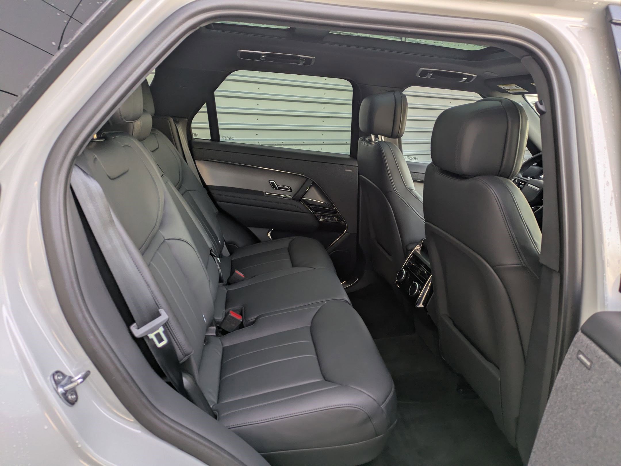 Used 2025 Land Rover Range Rover Sport SE image 33