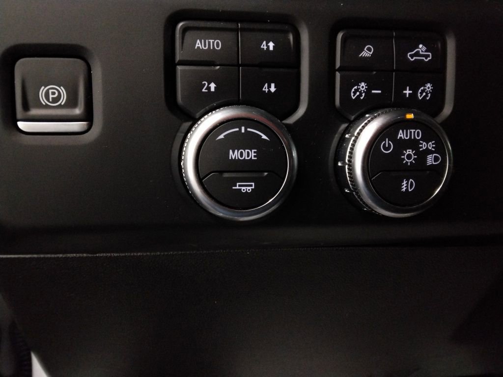 Used 2025 GMC Sierra 2500 AT4 image 17