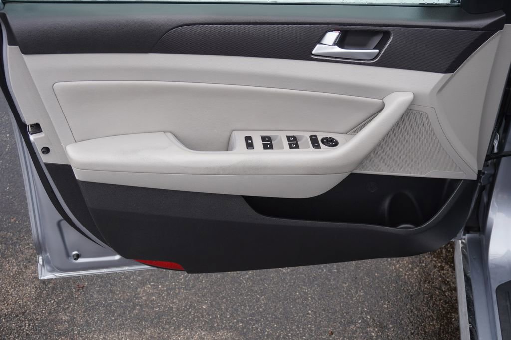 Used 2015 Hyundai Sonata Sport w/ Option Group 03 image 10