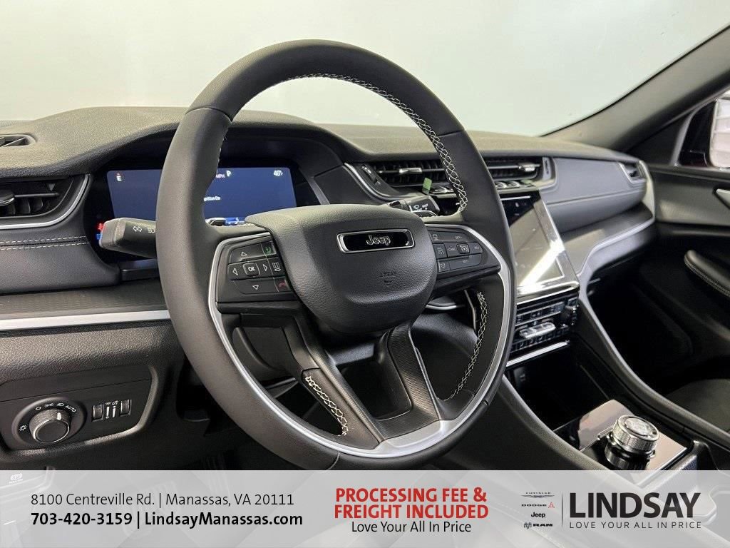 New 2025 Jeep Grand Cherokee Altitude image 24