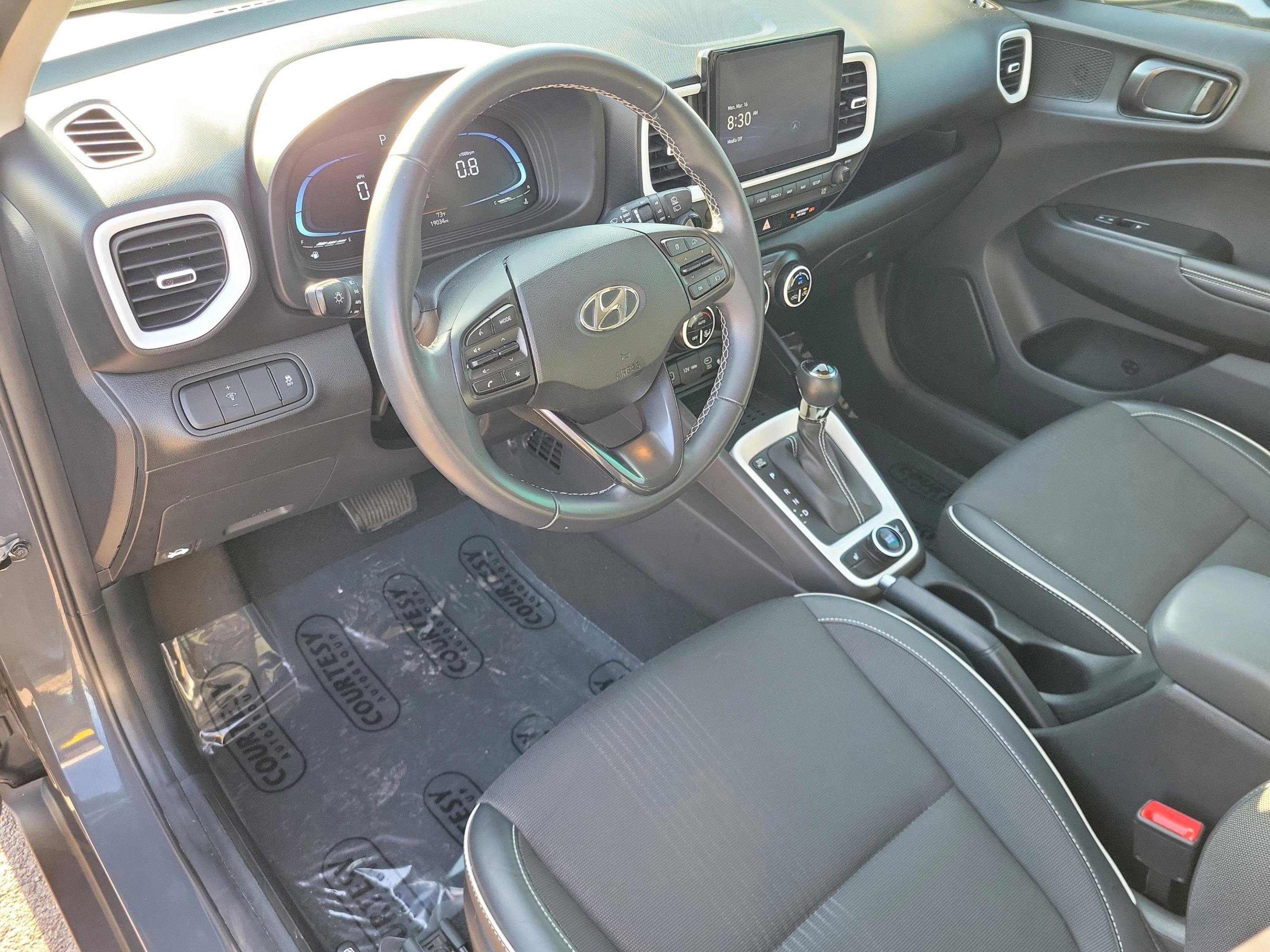 Certified 2024 Hyundai Venue Limited image 19