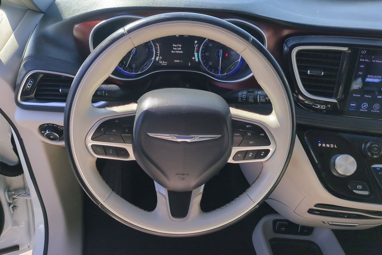 Used 2020 Chrysler Pacifica Limited w/ Tire & Wheel Group image 11