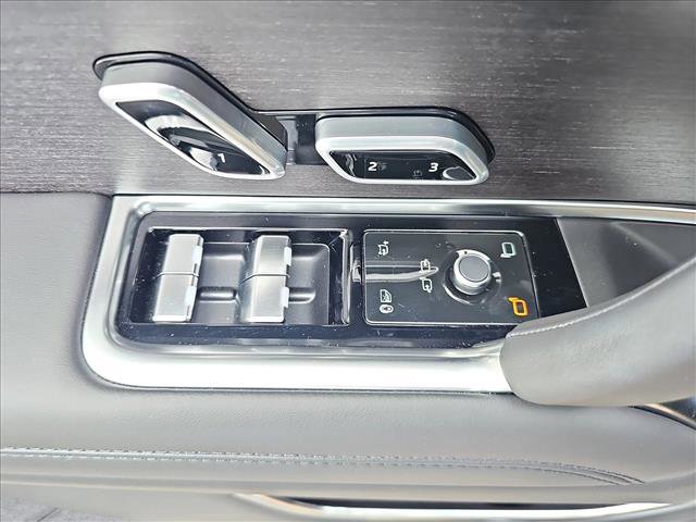 New 2025 Land Rover Range Rover Long Wheelbase SE image 28