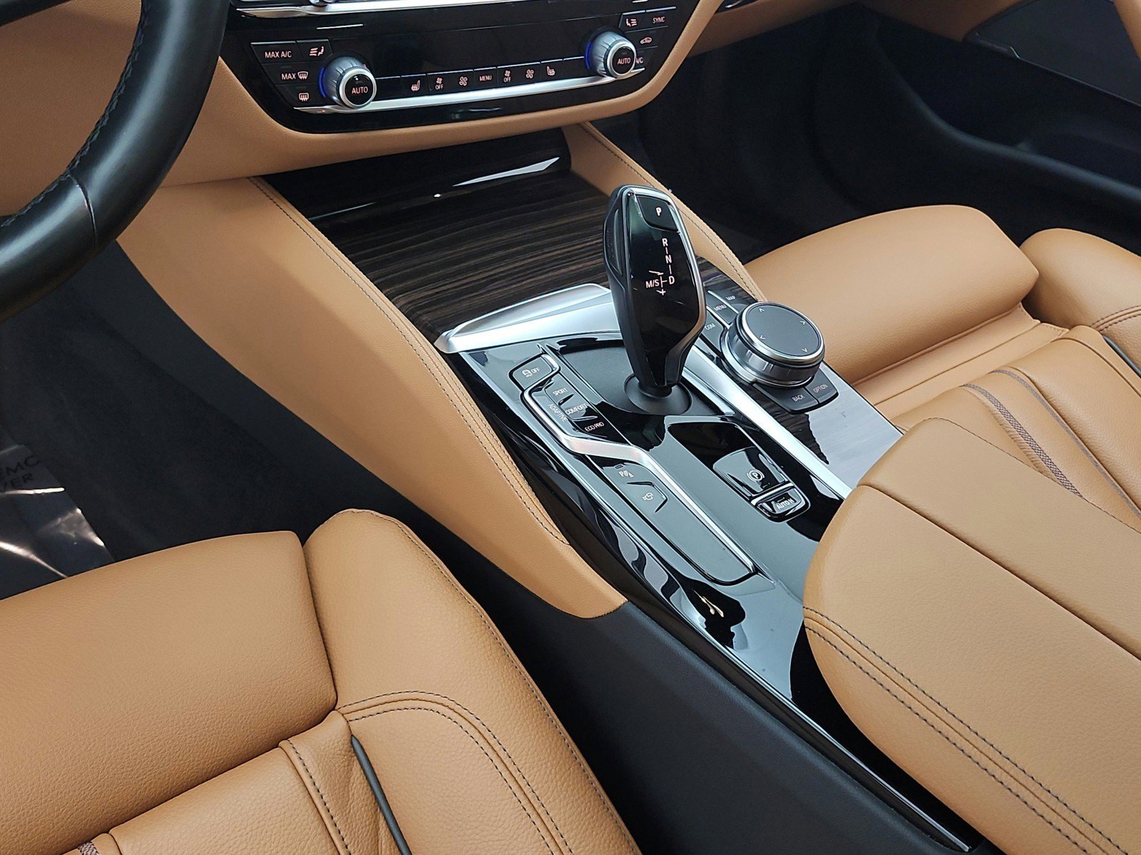 Used 2023 BMW M550i xDrive image 13