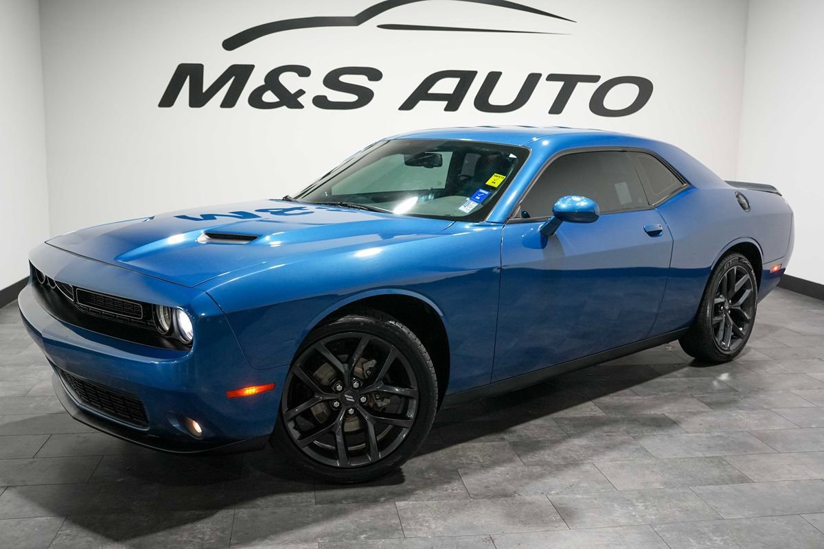 Used 2020 Dodge Challenger SXT w/ Driver Convenience Group RWD image 2