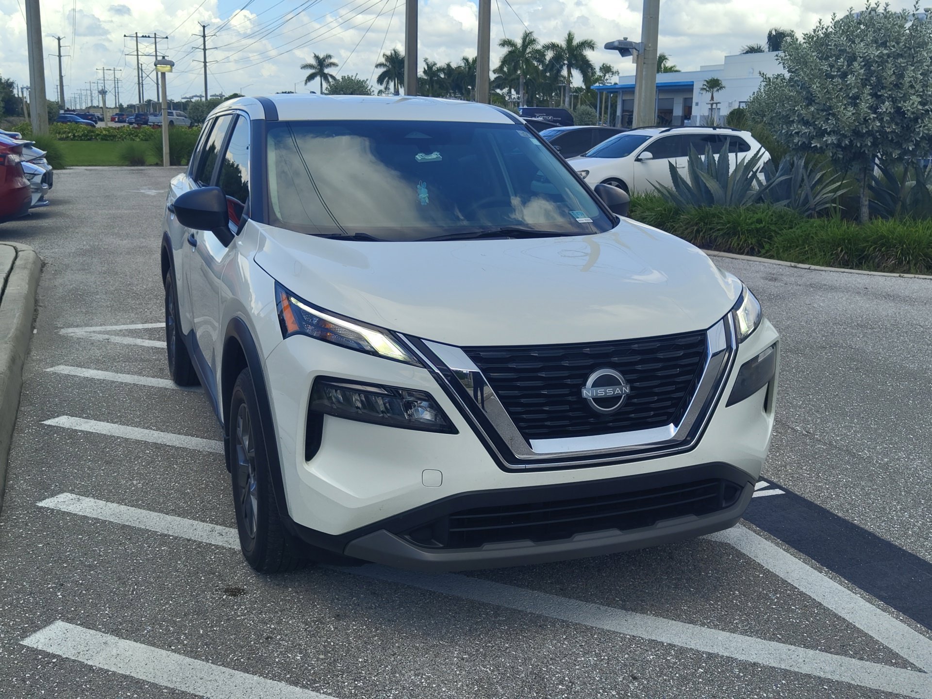 Used 2023 Nissan Rogue S FWD image 7