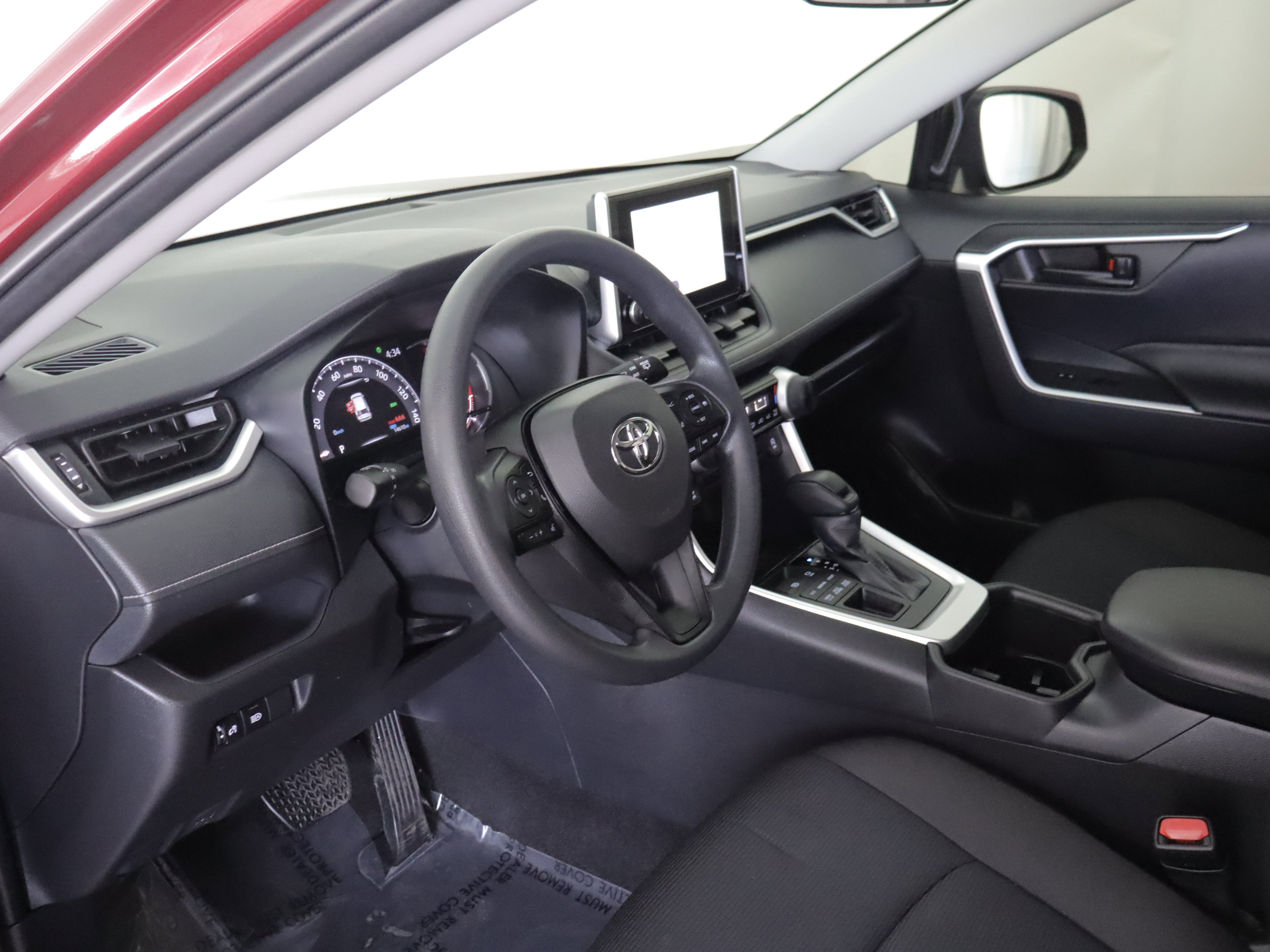 Used 2025 Toyota RAV4 LE image 9